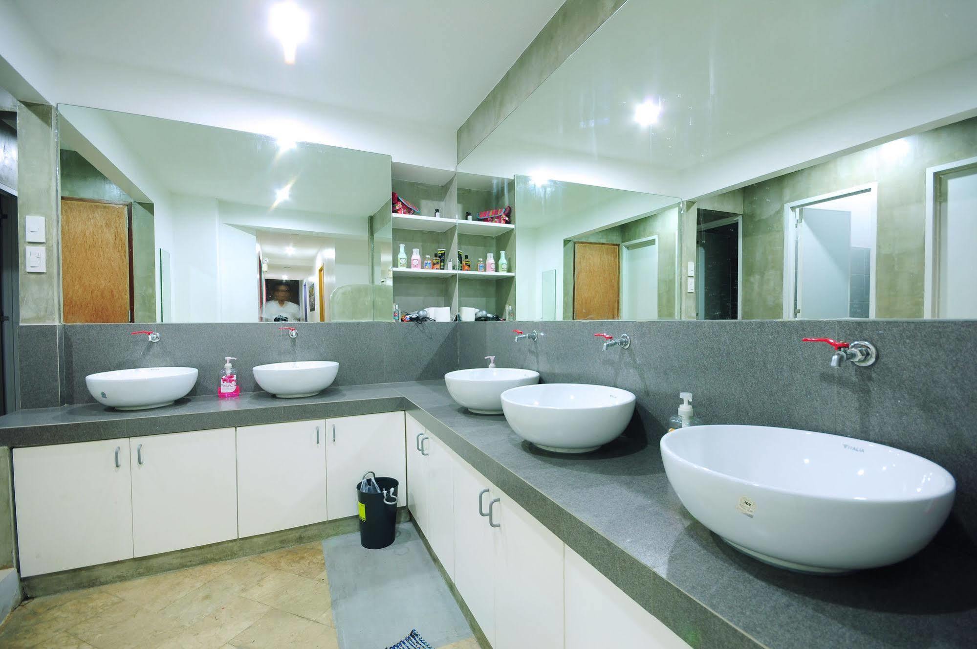 Mnl Boutique Hostel Makati City Eksteriør bilde